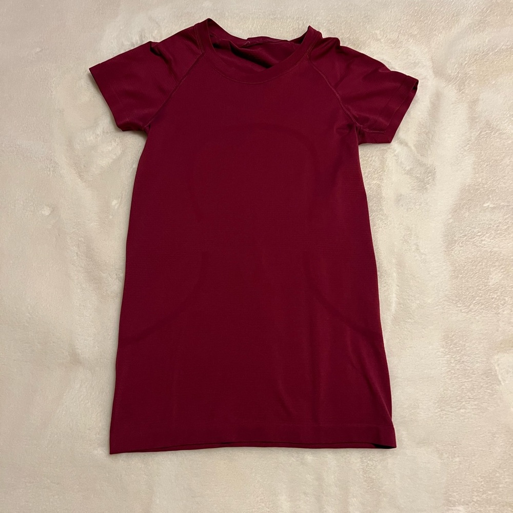 Lululemon Swiftly tech shirt in size 4 magenta!